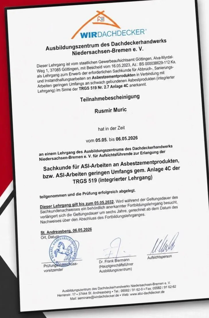 Zertifikat des Ausbildungszentrums des Dachdeckerhandwerks Niedersachsen-Bremen: Sachkunde für ASI Arbeiten an Asbestzementprodukten gemäß Anlage 4C der TRGS 519, Rusmir Muric, Lehrgang 05.05. bis 06.05.2026, gültig bis 05.05.2032